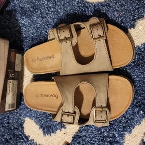 Brand New Brooklyn Youth Stone Bearpaw Sandles size 5Y
